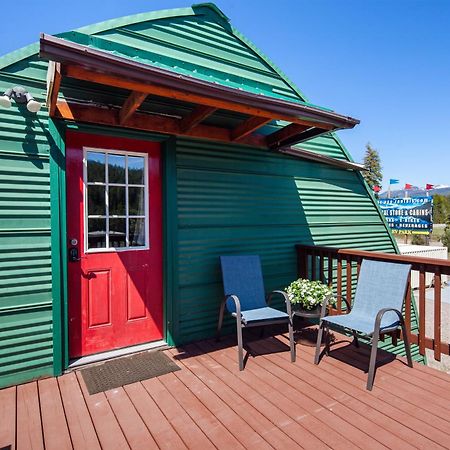 Sky Eco - Glacier General Store And Cabins Coram Экстерьер фото