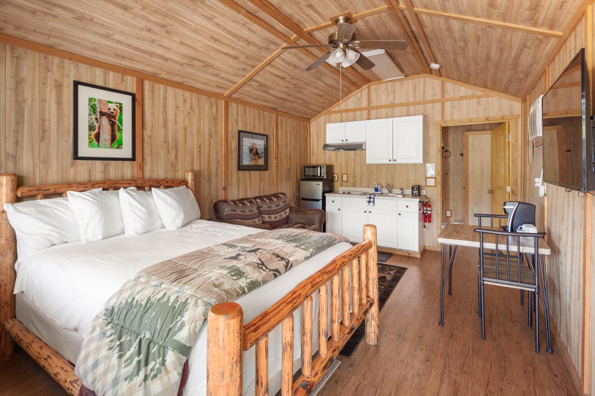 Sky Eco - Glacier General Store And Cabins Coram Экстерьер фото