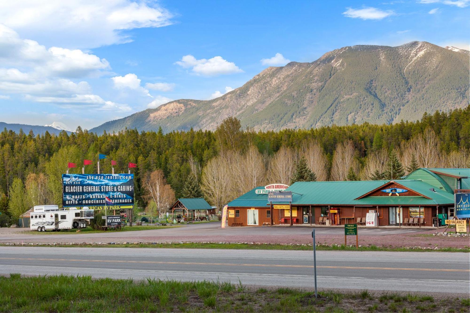 Sky Eco - Glacier General Store And Cabins Coram Экстерьер фото