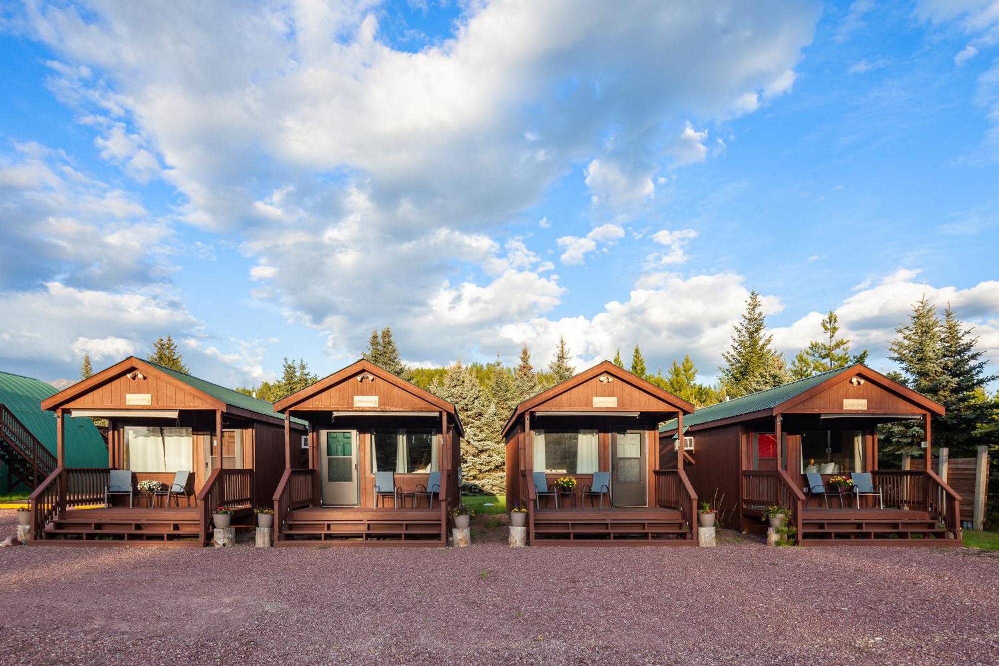 Sky Eco - Glacier General Store And Cabins Coram Экстерьер фото