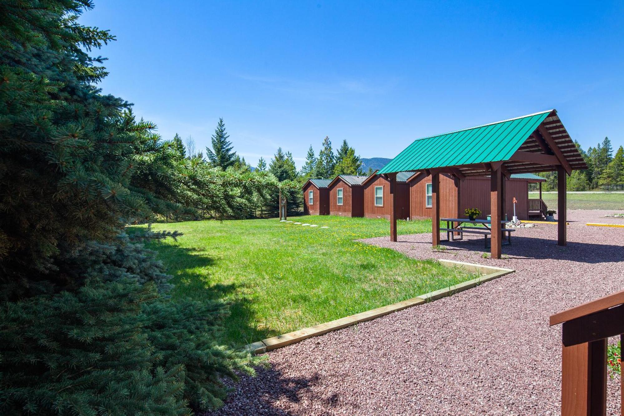 Sky Eco - Glacier General Store And Cabins Coram Экстерьер фото