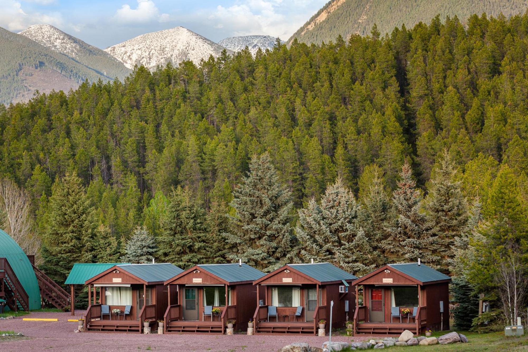 Sky Eco - Glacier General Store And Cabins Coram Экстерьер фото