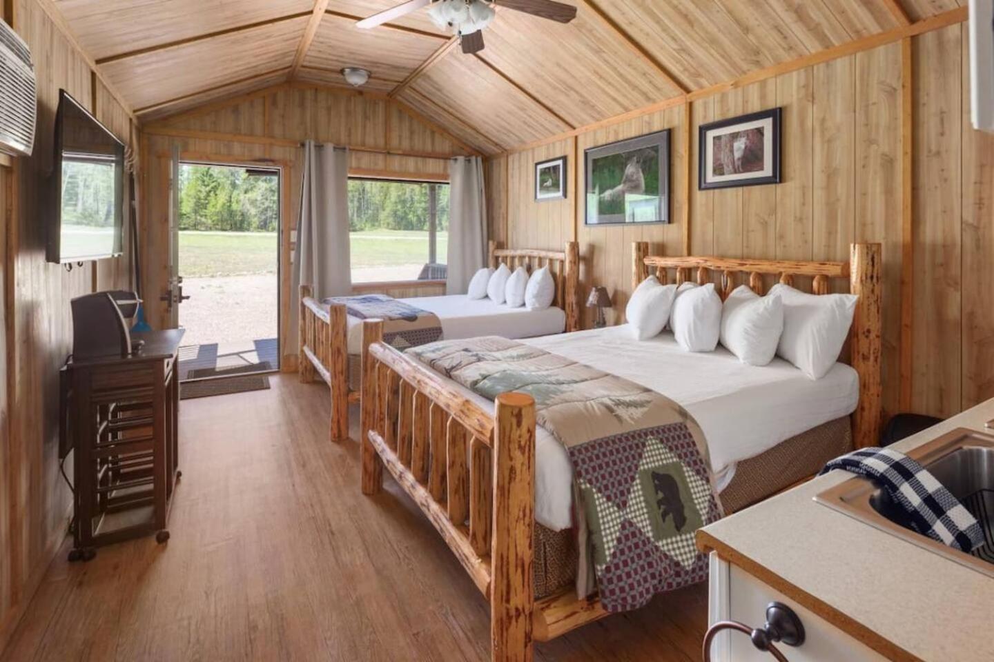 Sky Eco - Glacier General Store And Cabins Coram Экстерьер фото