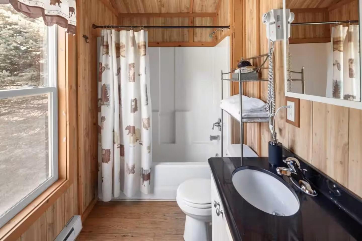 Sky Eco - Glacier General Store And Cabins Coram Экстерьер фото