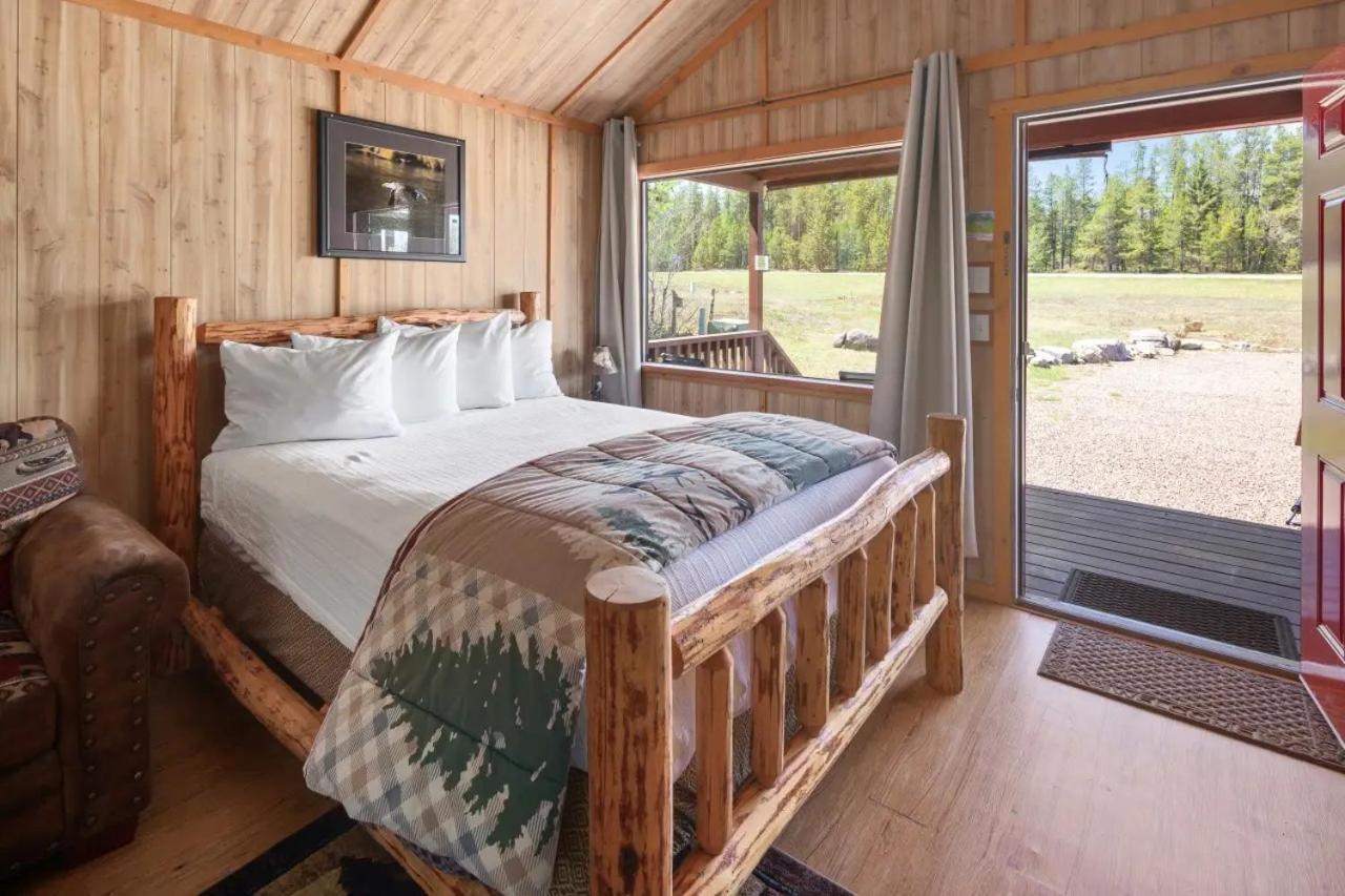 Sky Eco - Glacier General Store And Cabins Coram Экстерьер фото