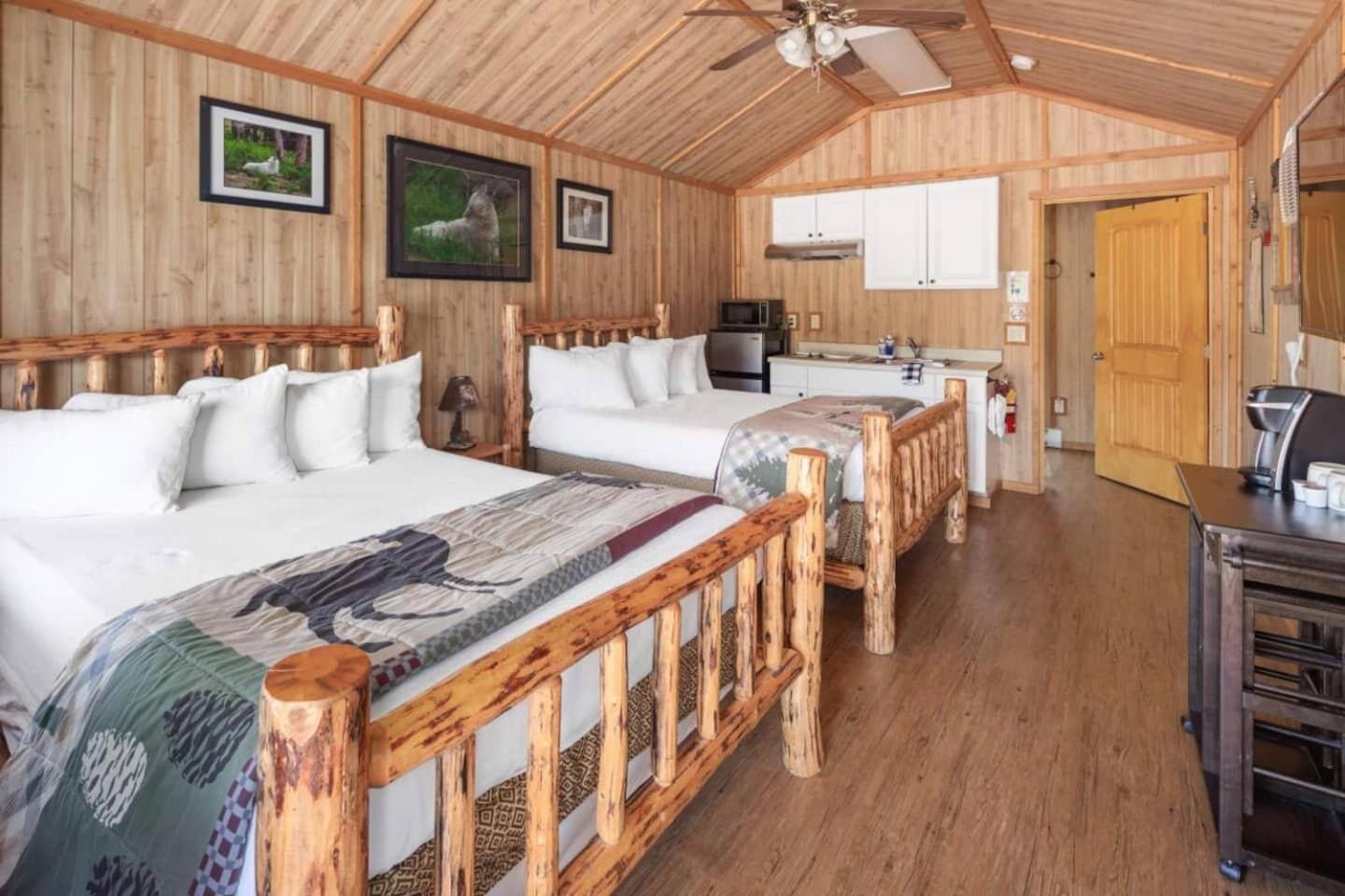 Sky Eco - Glacier General Store And Cabins Coram Экстерьер фото